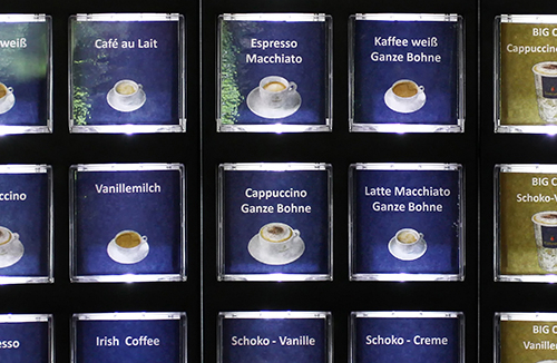 Kaffeeautomat. Auswahltasten mit verschiedenen Kaffeesorten