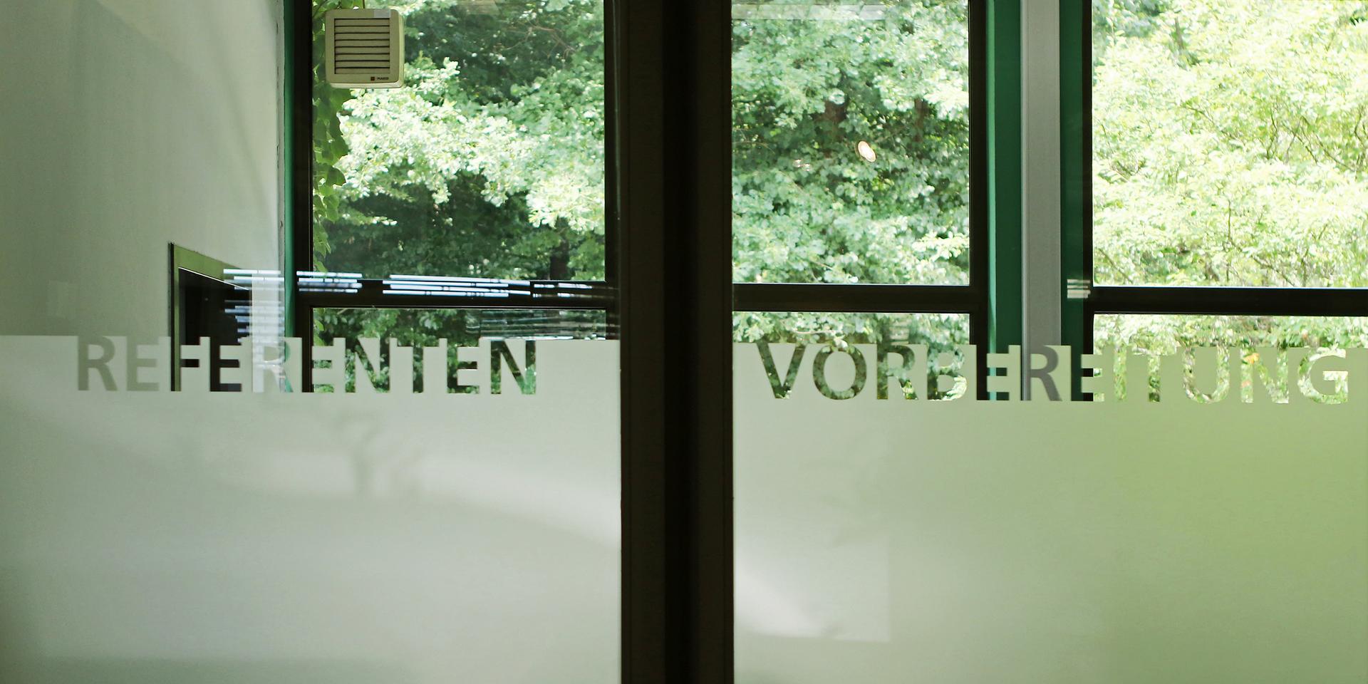 Referentenraum, abgetrennt durch eine Glaswand, Foto: Ronald Westheide